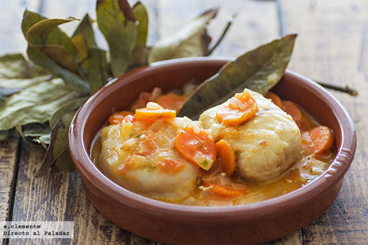 Filetes de merluza con salsa de zanahoria