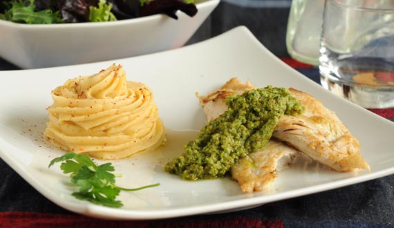 Reineta Grillada con Salsa Verde y Puré al Merquén